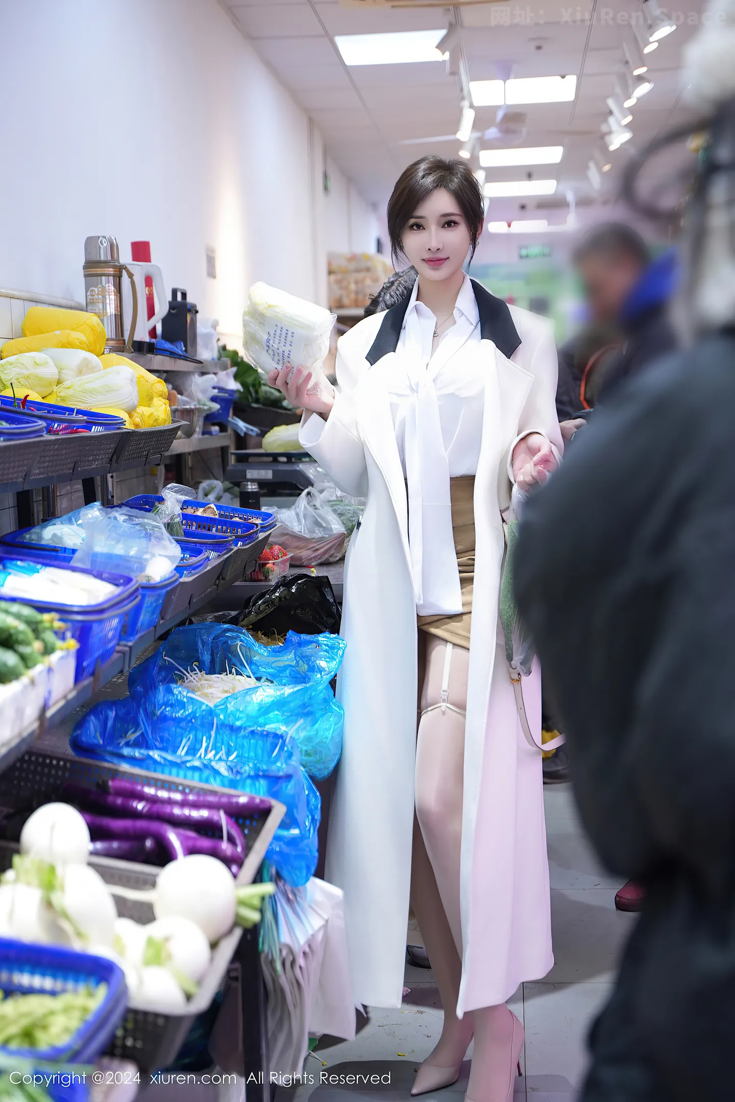 图片[6]-[XiuRen秀人网]VOL.8083 女神Carol周妍希性感白色上衣配肉丝吊袜秀丰满身材诱惑写真96P-秀人网官方网站